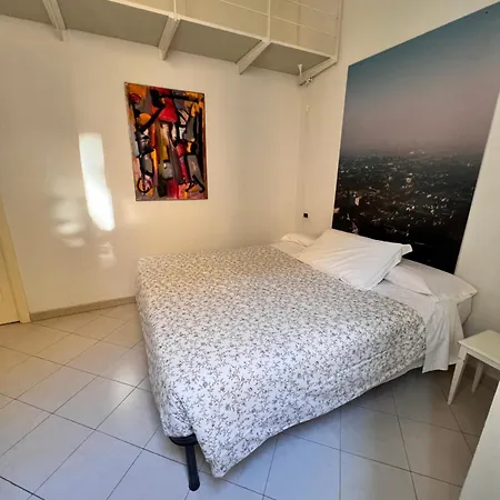 Cavour 3 - Monolocale Luminoso A Due Passi Dalla Torre Apartament